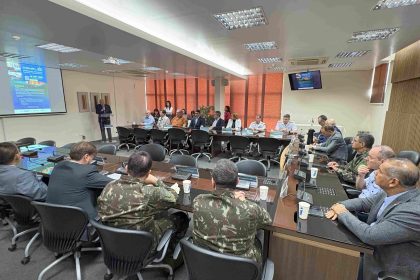 Autoridades, representantes de entidades e setores de logística, defesa e indústria naval participaram ativiamente do painel
