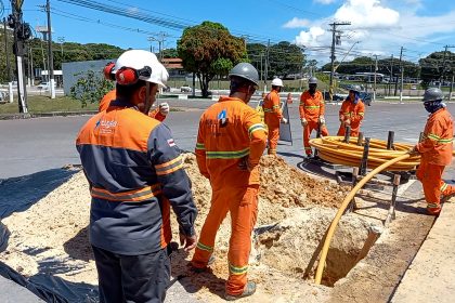 CIGÁS_Trabalhadores em campo realizando obras da rede de gás natural no Distrito Industrial_Crédito_Divulgação Cigás 01