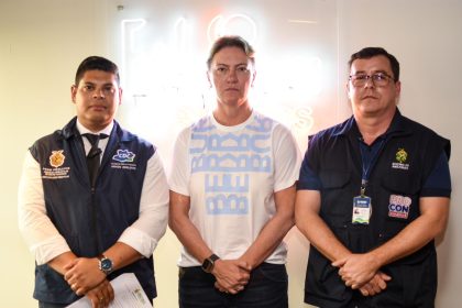 Bete Dezembro recebeu a equipe do Procon-Am e pediu desculpa pelo ocorrido (Foto: Divulgação/Procon-AM)