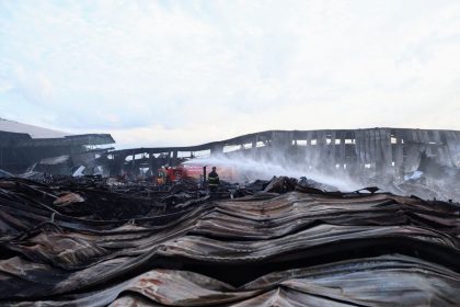 Em menos de 48 horas, Corpo de Bombeiros do Amazonas elimina todos os focos de incêndio da ocorrência nas empresas do Distrito Industrial 2_Foto Paula Pessoa UGPE 4