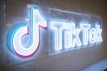 (FILES) This file photo taken on February 09, 2022 shows the logo of video-focused social networking service TikTok, at the TikTok UK office, in London. - Canadian privacy protection regulators said February 24, 2023 that they have launched an investigation into TikTok over its use and collection of users' personal information. The Chinese-owned platform is under growing Western scrutiny, and Canada's move came just hours after the European Commission banned the app from all employees' work devices to "protect" the institution. (Photo by Tolga Akmen / AFP)