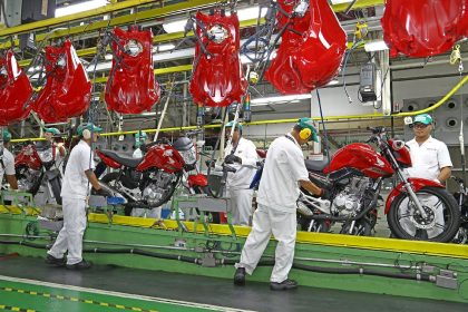 Sedecti_Linha de produção de motocicletas no PIM Foto Arquivo Sedecti
