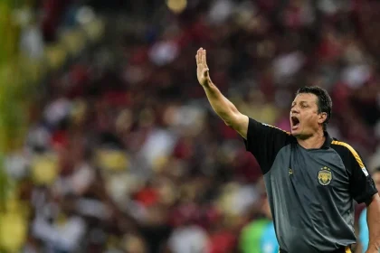 Adilson Batista partiicpou apenas de oito jogos com o Amazonas Fc (Foto: Divulgação)