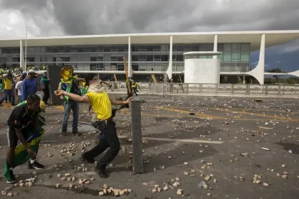 Manifestantes invadiram  o Planalto e tocaram o terror no dia 08 de janeiro de 2023 (Foto: Agência Brasil)