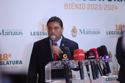 O presidente da CMM, vereador Caio André, falou com a imprensa sobre a CPI do Fundeb (Foto: Diego Cajá/CMM)