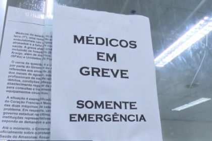 As unidades possuem avisos sobre a paralisação fixados nas recepções (Foto: Reprodução)