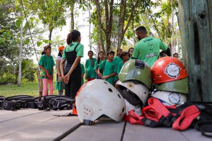 esporte que mais atraiu os olhares e despertou a curiosidade desses pequenos e futuros atletas foi a tirolesa (Foto: Phil Limma / Semcom)