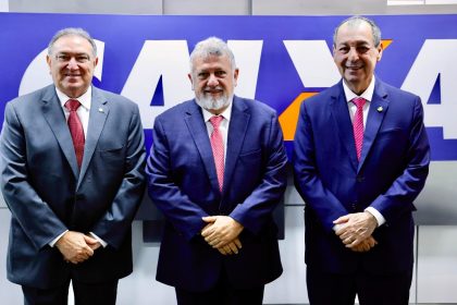 omar visita caixa
