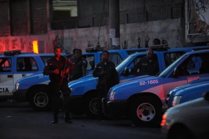policiais