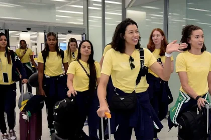 selecao_volei_fem_desembarque_paris_2024